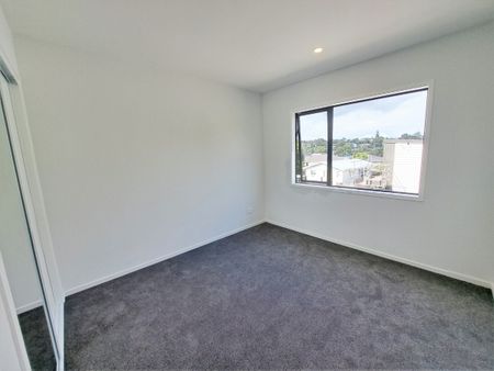 2/47 Awaroa Road, Sunnyvale - Photo 4