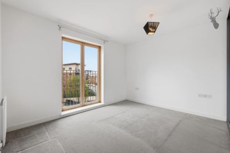 2 Bedroom Flat - Purpose Built - Photo 4