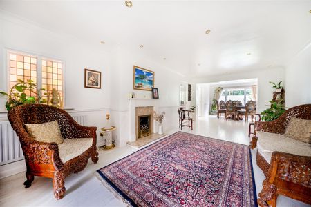 Lees Close, Maidenhead - Photo 2