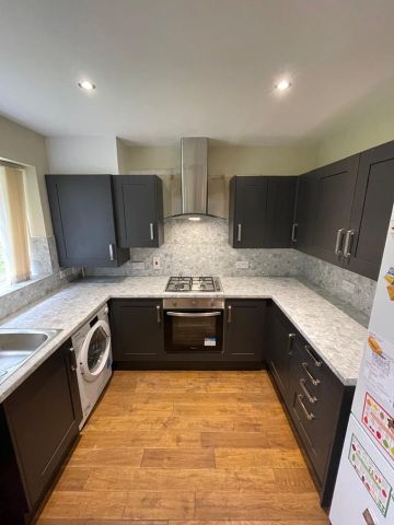 3 Bed End Terrace, Mclaren Fields, LS13 - Photo 4