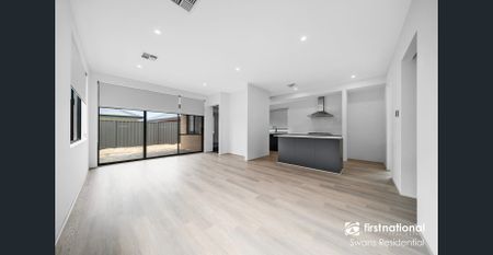 Exceptional Location, Impeccable Condition, Effortless Comfort!! - Photo 2