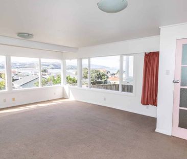 Sea views in Lyall Bay - Photo 5