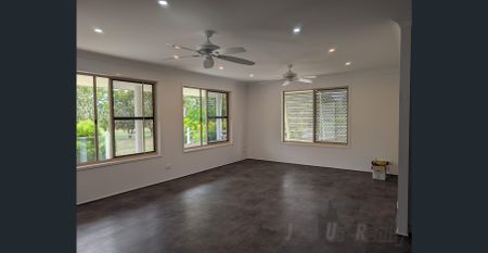 Absolute Beachfront Living – Moore Park Beach - Photo 2