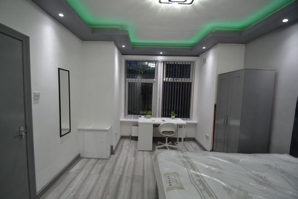 6 bedroom house to rent - Photo 1