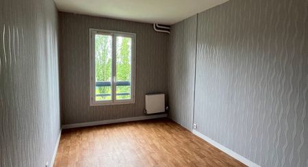 En copropriété, au 2ème d'une résidence avec ascenseur, nous vous proposons en location un appartement de type 4 comprenant un séjour avec une cuisine semi-ouverte, 3 chambres fermées, une salle de bain avec baignoire et un wc séparé. - Photo 5