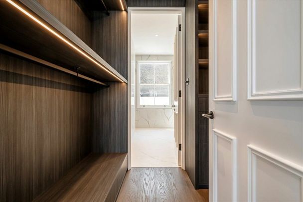 Portobello Road, North Kensington, W10 - Photo 1