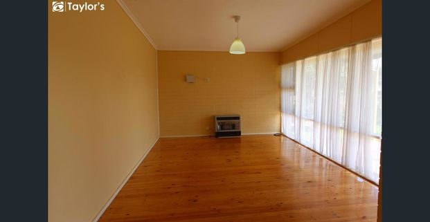 SPACIOUS FAMILY HOME WITH MULTIPLE LIVING AREAS & GREAT OUTDOOR SPACE - Photo 1