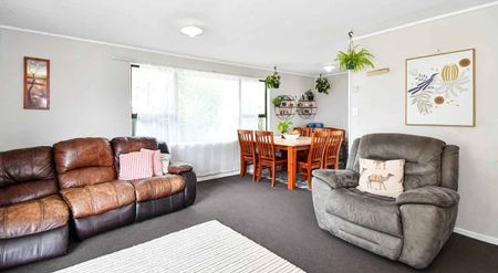 PAPAKURA, 3 BEDROOMS - Photo 4