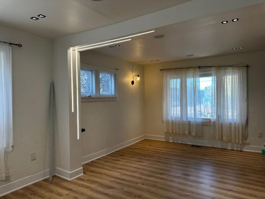 For Lease - 175 Park Road, Oshawa, Ontario - Photo 1