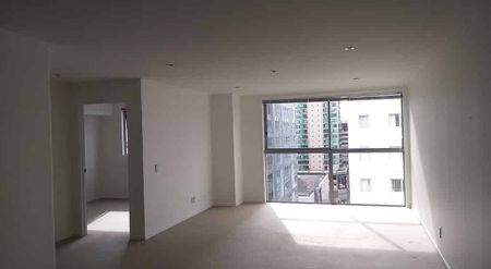 Large and Spacious - Photo 3