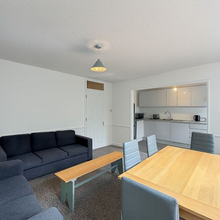 5 Bedroom Flat, 180 Battersea Bridge Road, London - Photo 2