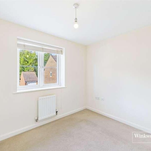 Roe Gardens, Three Mile Cross, Reading, RG7 - Photo 1