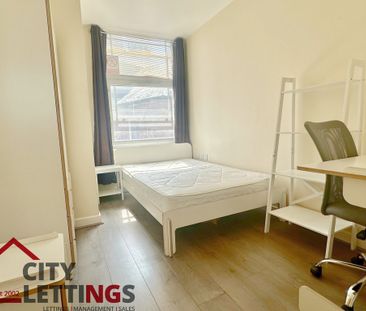 5 Bedroom Apartment - Photo 3