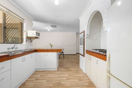 24 Tangney Crescent, Kardinya. - Photo 5