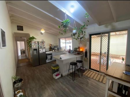 Cozy 3x1 In Victory Heights! - Photo 4