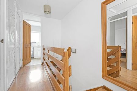 2 bedroom end of terrace house to rent - Photo 2