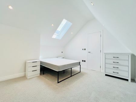 2 Bed Flat, Grove Park Road, W4 - Photo 3