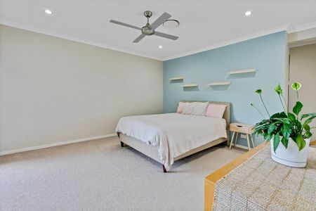 Stunning Family Home with Ducted Air Conditioning and Pool! - Photo 3