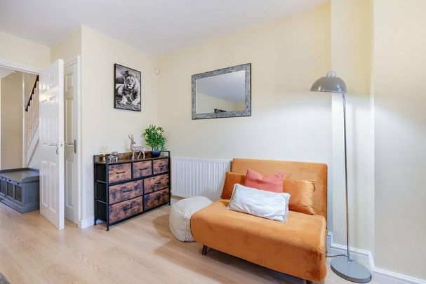 4 bedroom semi-detached house to rent - Photo 1