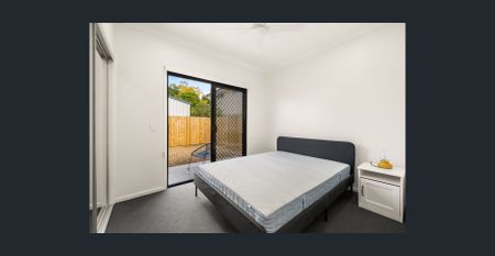 Brand New 1 bedroom ultra modern apartments fully furnished within building of 5. CAR SPOT & BILLS INCLUDED!! - Photo 3