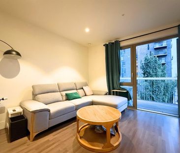 2 Bed Flat, Rathbone Market, E16 - Photo 1