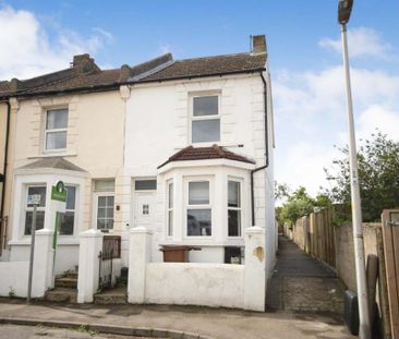 3 bedroom end of terrace house to rent - Photo 3