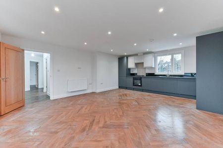 3 bedroom flat to rent - Photo 2