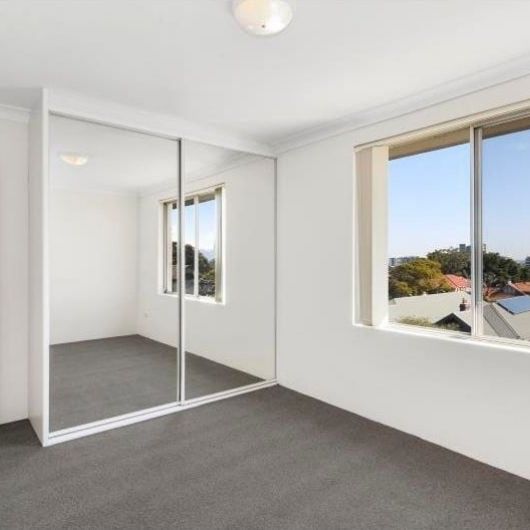 Two Bedroom Apartment with Large Balcony in the Heart of Kensington - Photo 1