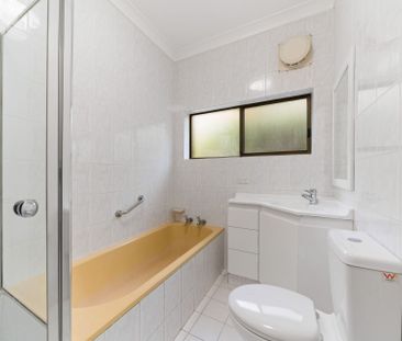 Three Bedroom Home in Castlecrag - Photo 4