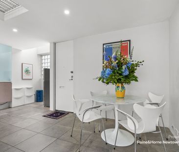 Sleek ultra urban 2 bed designer haven offered - Photo 6
