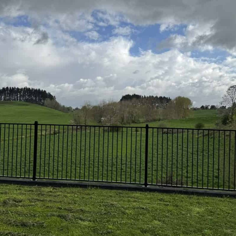 Modern home with rural views - Photo 1