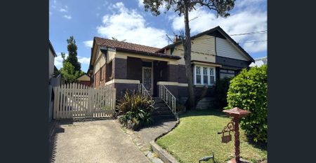 FULL BRICK SEMI HOME - Photo 3