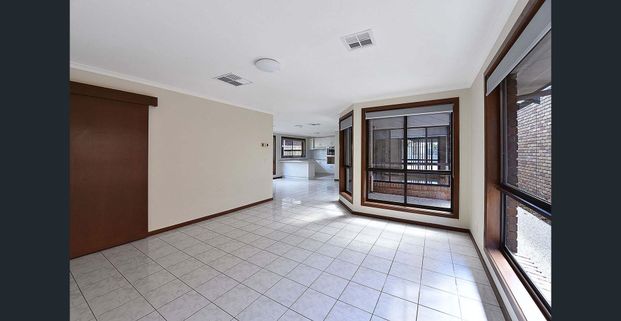 Gateway to relaxed living. - Photo 1