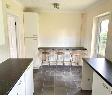 2 bedroom end of terrace house to rent - Photo 5