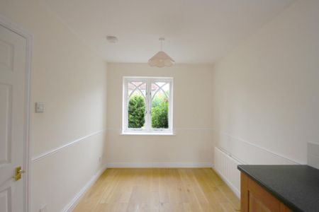 4 bedroom detached house to rent - Photo 3