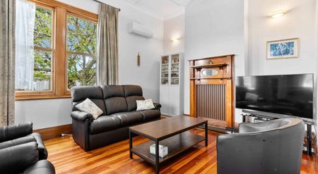 Comfortable Character Home in the Heart of Balmoral - Photo 5