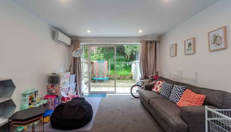 Fully Furnished Modern Townhouse - Photo 2