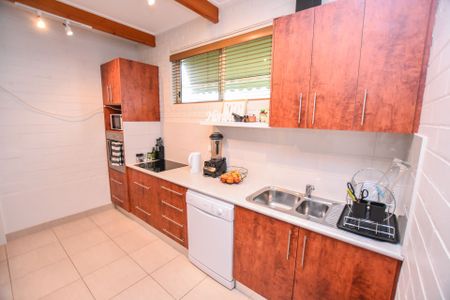 Central Townhouse - Photo 3