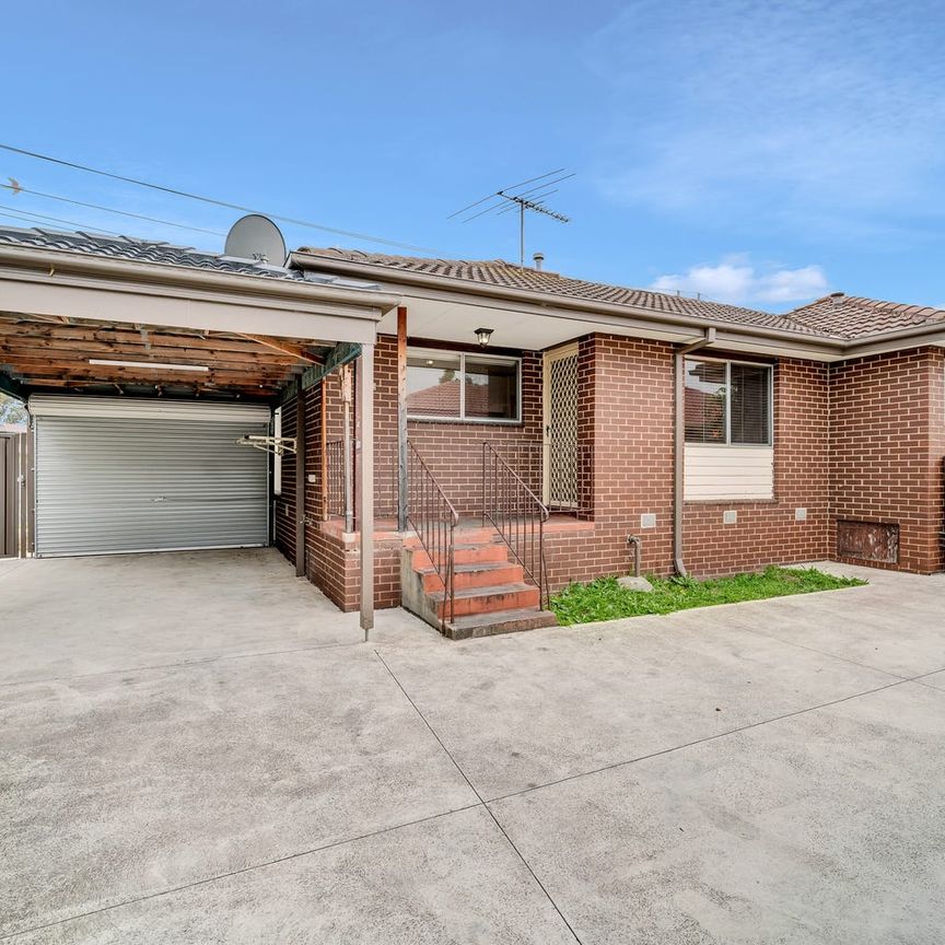 Cosy Family Home With A Large Backyard - Photo 1