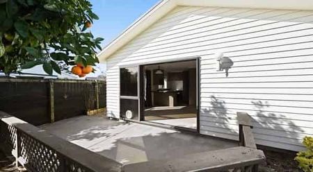 Stunning Two Bedroom In Sought After Chartwell - Photo 3