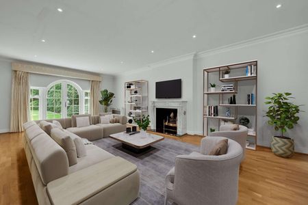 Well presented six bedroom home set behind secure electric gates on the foothills of St George's Hill estate. - Photo 3
