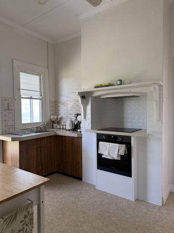 Centre of Town - Photo 5