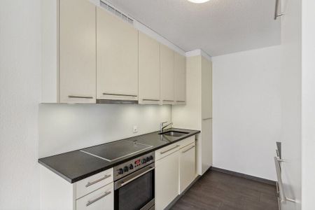 Charming 3.5-room apartment with balcony in a central location Rubigen - Photo 2