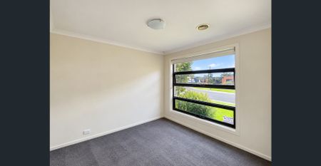 A Bright Beginning in Craigieburn's Fairways Estate - Photo 3