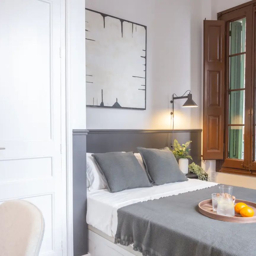 Room in a shared 15-bedroom apartment for rent in el Camp d'en Grassot i Gracia Nova, all bills included - Photo 1