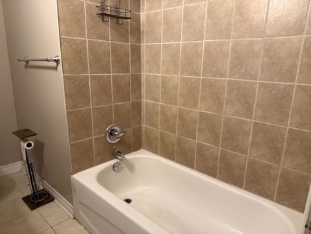 For Lease - 5006 Willmott Street Unit# Main Floor, Niagara Falls, Ontario - Photo 2