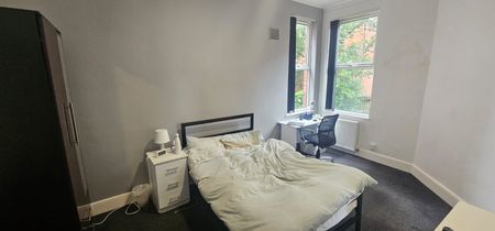 8 Bed - 11 Headingley Avenue, Headingley, Leeds - LS6 3ER - Student - Photo 2