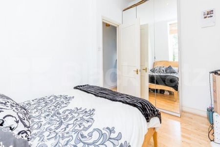 2 bed located within a bank conversion close to Hornsey Station - Photo 3