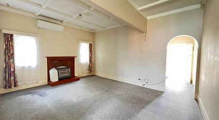 Cozy Bungalow in Royal Oak - Photo 3