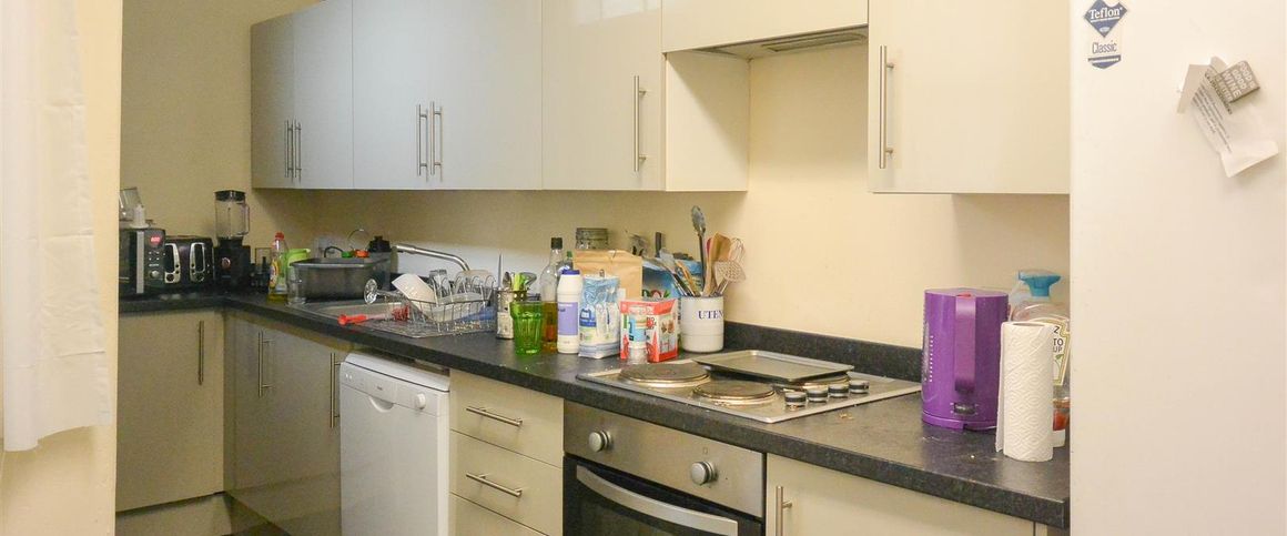 1 Richmond Mount, Hyde Park, Leeds, LS6 1DG - Photo 1